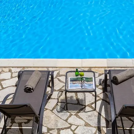 Villa Yialos